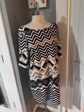 karin stevens Chevron Midi Dress in Black, White & Tan